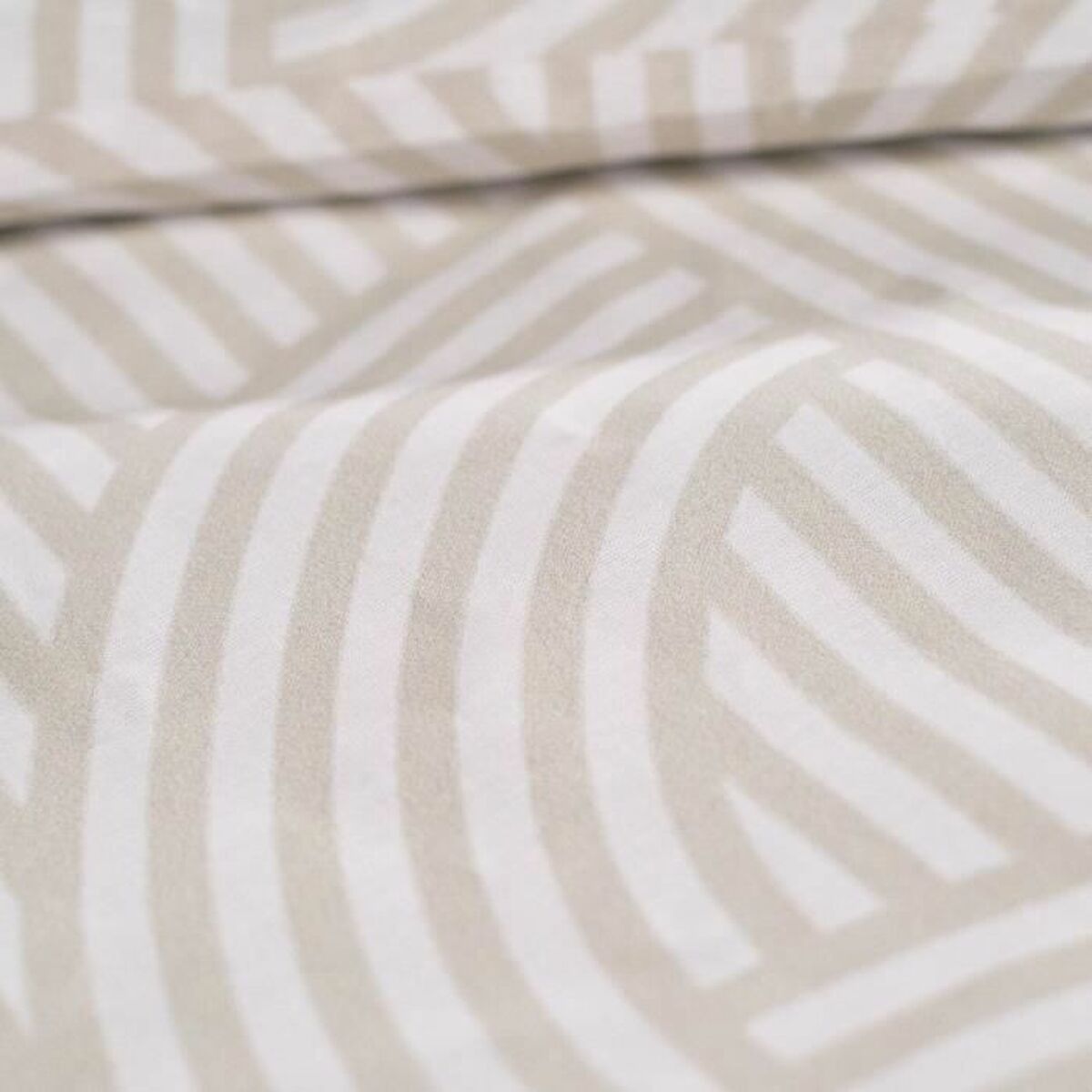 V6H98DA861DC0BE373396583240D4E4CD22R4814174P3