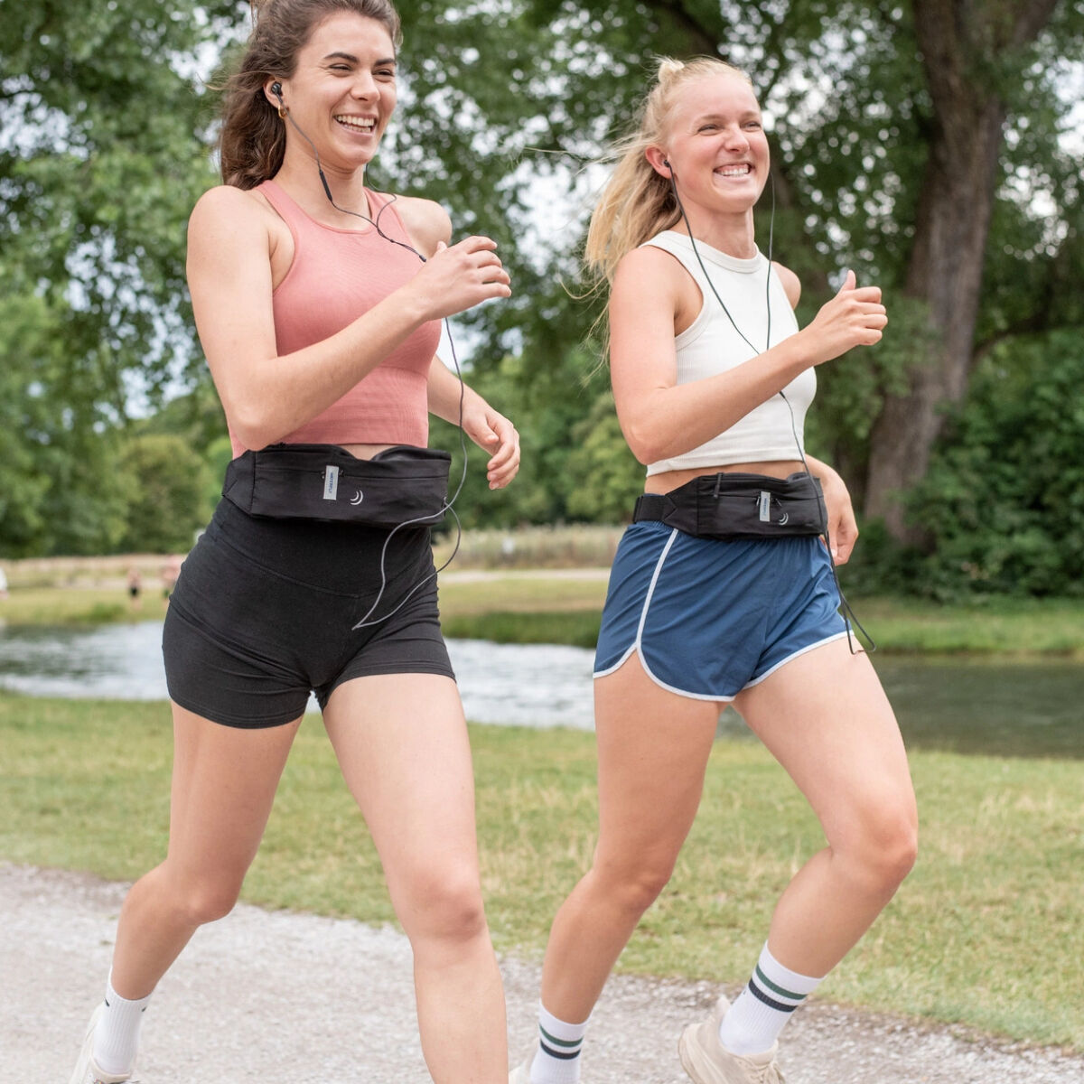 Waterfly Running Waist Bag 3.0 Black Unisex Lycra 1L with Reflectors & Headphone Output